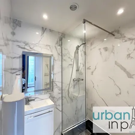 Urbanflat 128 - Champs-elysees Penthouse Apartment *